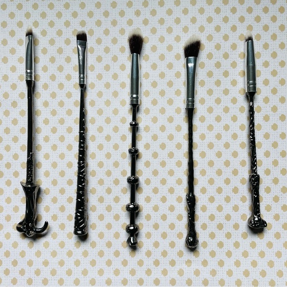 Harry Potter Metal Wizard Wand 5 Pc Makeup Brush Set - Picture 2 of 3